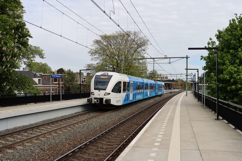 Vechtdallijnen GTW tijdens Koningsdag op de lijn Arnhem - Zevenaar